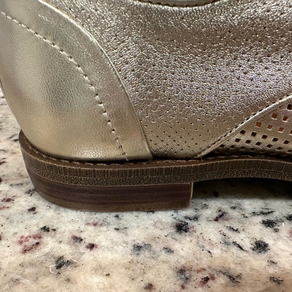 Brioso Perforated Leather Oxford Shoes Gold Size 7.5 NEW WITHOUT TAGS - Picture 7 of 13